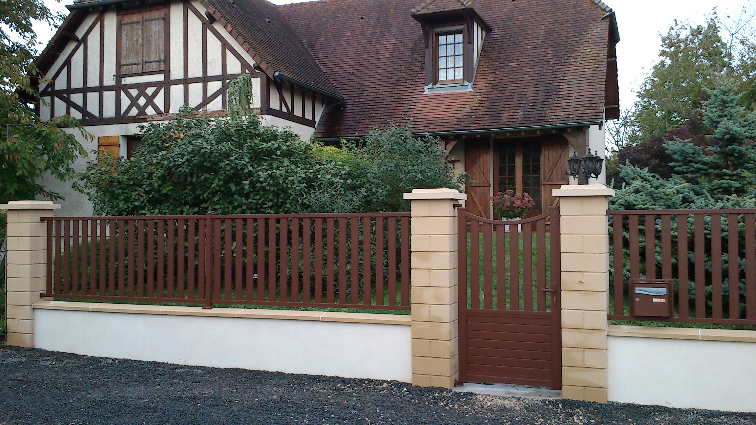 Comment fabriquer son portail aluminium sur mesure ? Guide complet